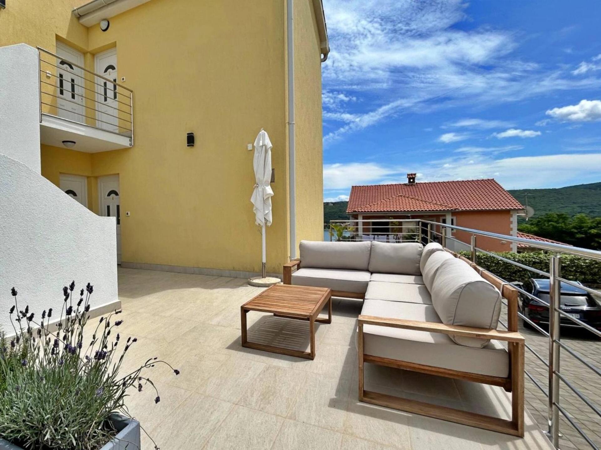 In Turizam Apartments Čižići Bagian luar foto