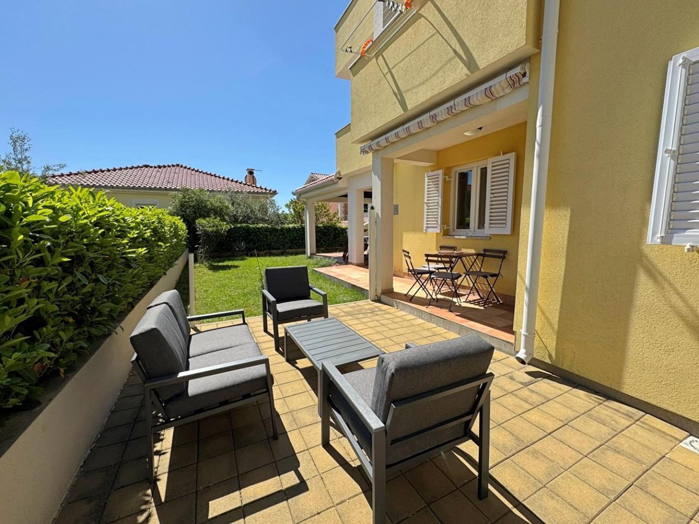 In Turizam Apartments Čižići Bagian luar foto